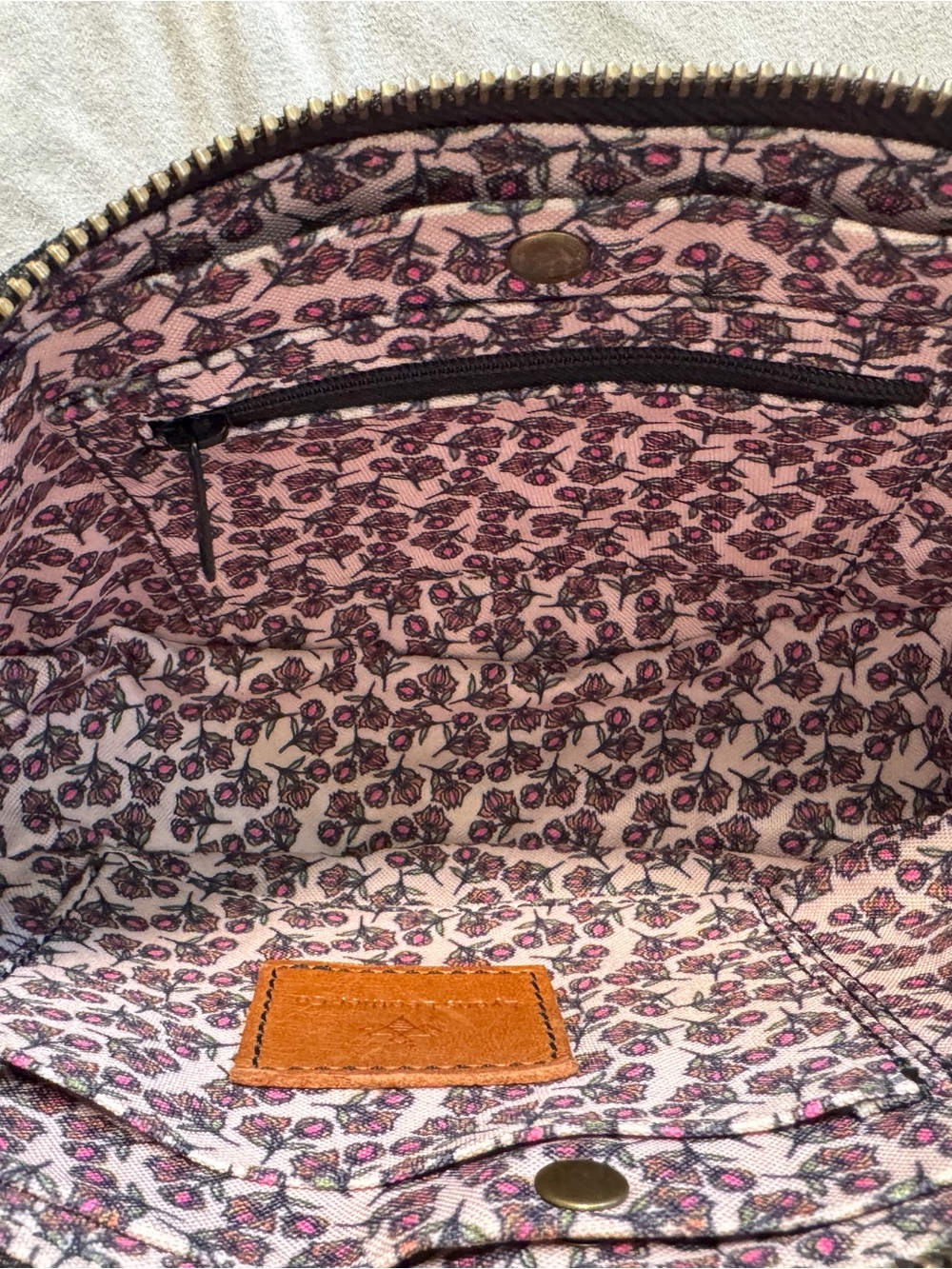 Lyons Leather Co. Two-Tone Bee 🐝 - Picture 5 of 6